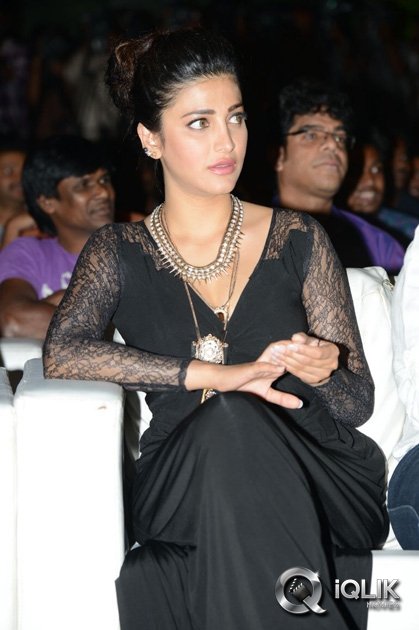 Shruti-Hassan-at-Race-Gurram-Success-Meet